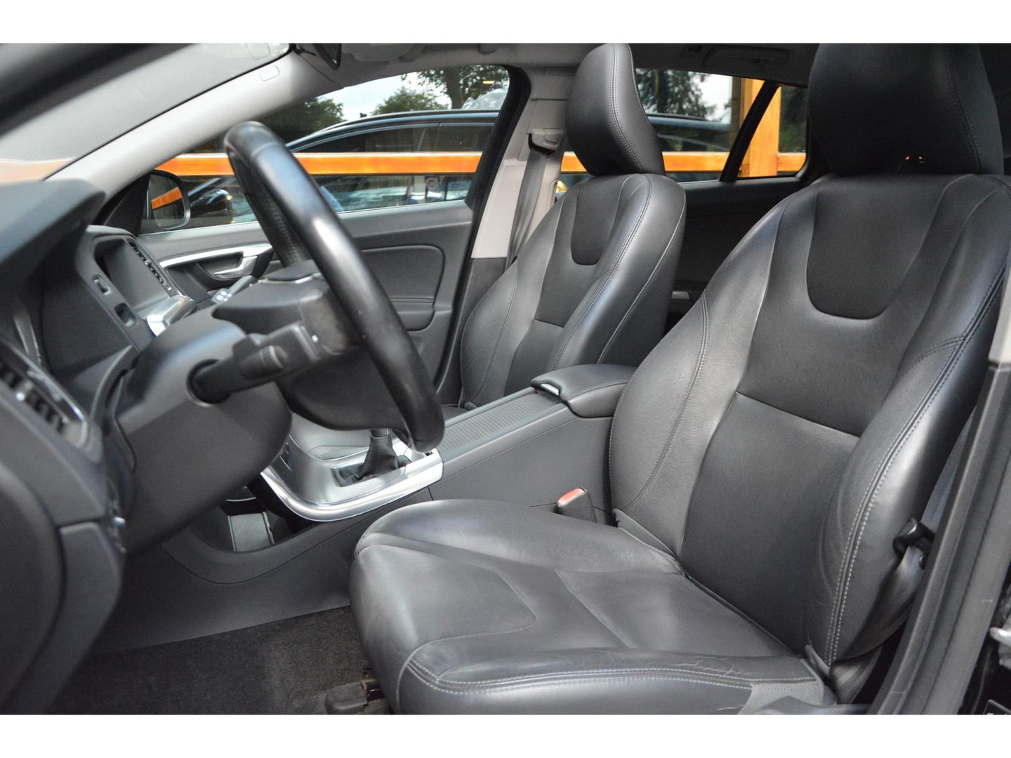 Volvo V60 T4 Summum | Panoramadak | Stoelverwarming | Trekhaak 1600KG | Cruise | Bluetooth |