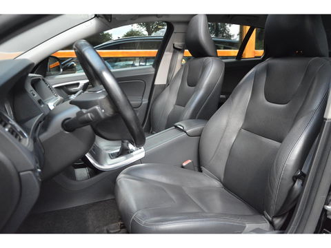 Volvo V60 T4 Summum | Panoramadak | Stoelverwarming | Trekhaak 1600KG | Cruise | Bluetooth |