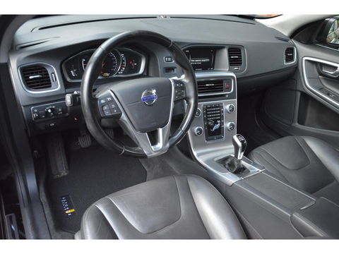 Volvo V60 T4 Summum | Panoramadak | Stoelverwarming | Trekhaak 1600KG | Cruise | Bluetooth |