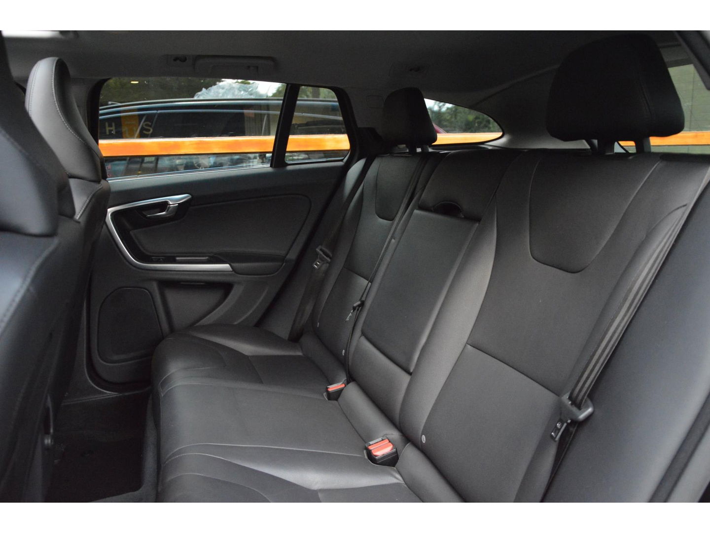 Volvo V60 T4 Summum | Panoramadak | Stoelverwarming | Trekhaak 1600KG | Cruise | Bluetooth |