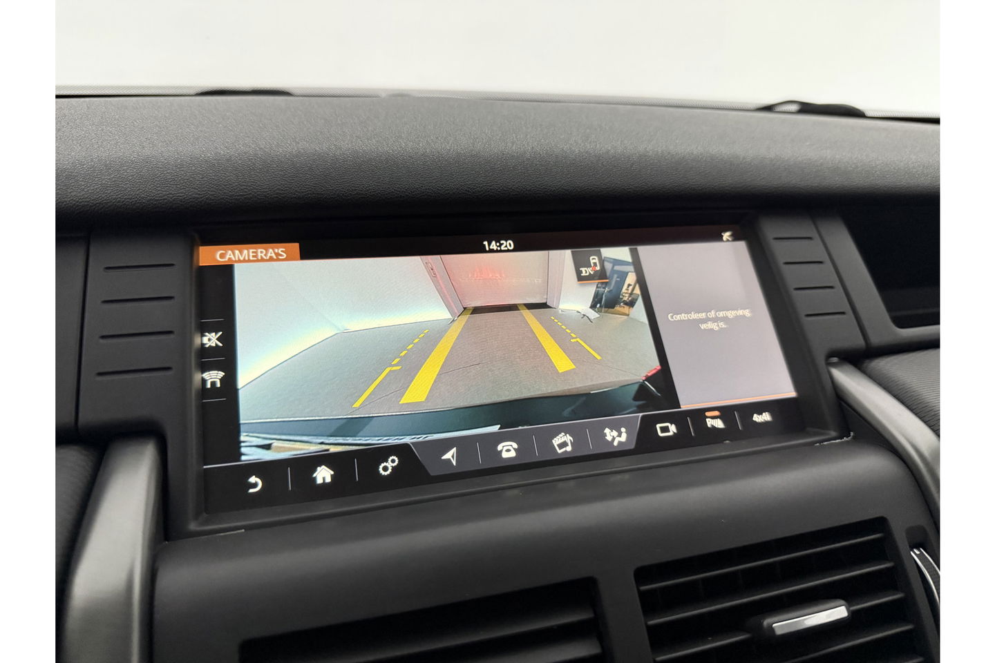 Land Rover Discovery 2.0 TD4 HSE 180PK Pano LED Memory Meridian Audio Sfeer Camera Clima Cruise Trekhaak Navi Leder PDC 19"LMV