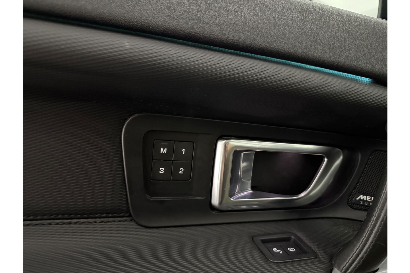 Land Rover Discovery 2.0 TD4 HSE 180PK Pano LED Memory Meridian Audio Sfeer Camera Clima Cruise Trekhaak Navi Leder PDC 19"LMV