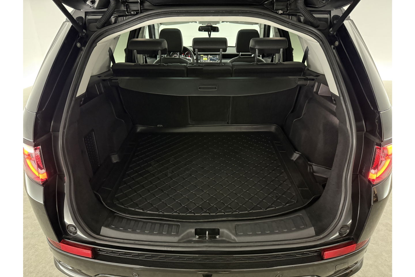 Land Rover Discovery 2.0 TD4 HSE 180PK Pano LED Memory Meridian Audio Sfeer Camera Clima Cruise Trekhaak Navi Leder PDC 19"LMV