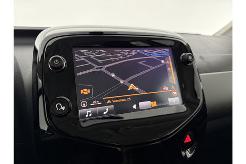 Peugeot 108 1.0 e-VTi Blue Executive LED Airco Camera Cruise Navigatie 15"LMV