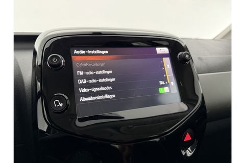Peugeot 108 1.0 e-VTi Blue Executive LED Airco Camera Cruise Navigatie 15"LMV