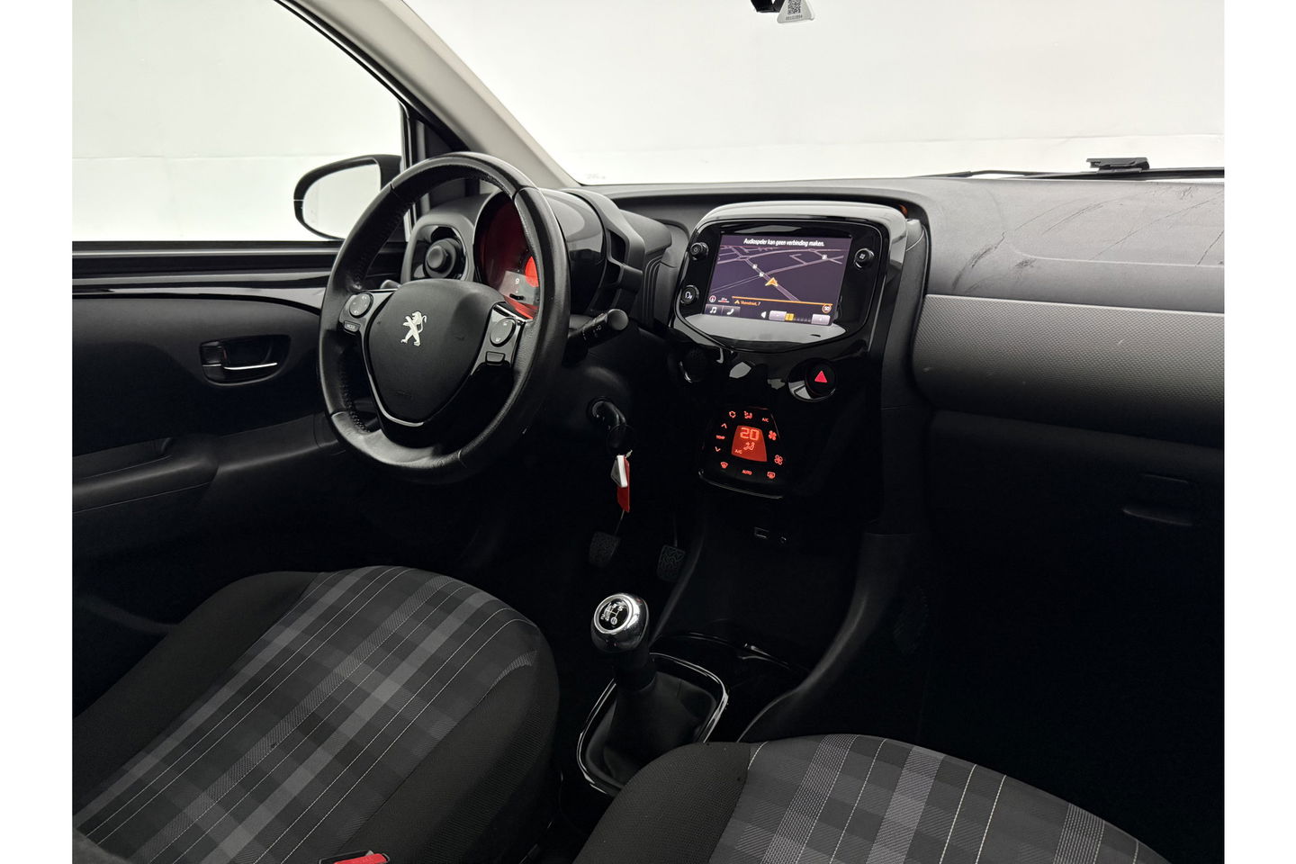Peugeot 108 1.0 e-VTi Blue Executive LED Airco Camera Cruise Navigatie 15"LMV