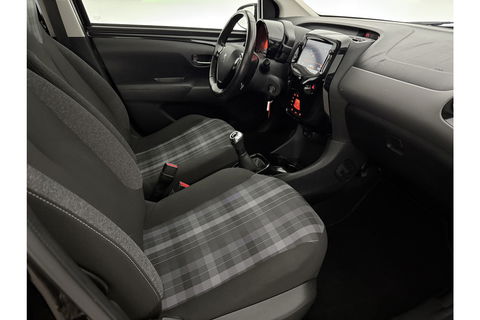Peugeot 108 1.0 e-VTi Blue Executive LED Airco Camera Cruise Navigatie 15"LMV