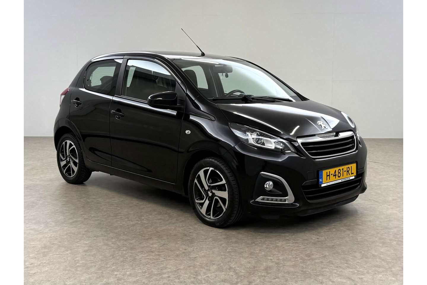 Peugeot 108 1.0 e-VTi Blue Executive LED Airco Camera Cruise Navigatie 15"LMV