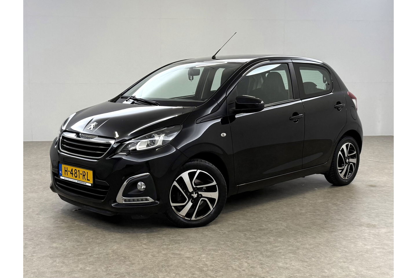 Peugeot 108 1.0 e-VTi Blue Executive LED Airco Camera Cruise Navigatie 15"LMV