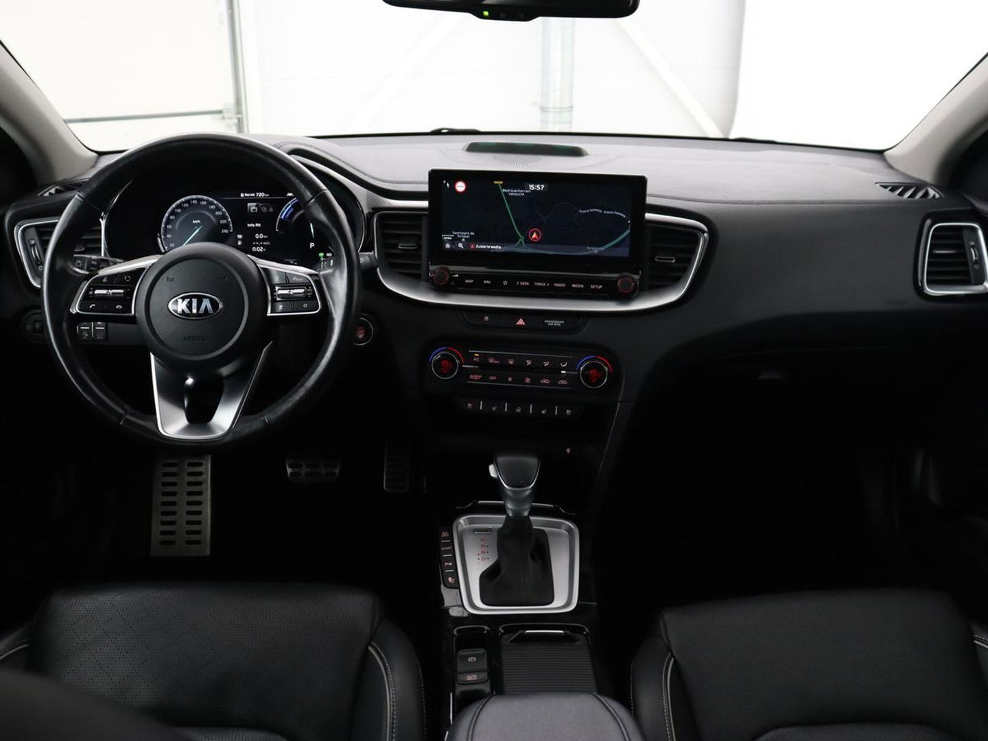 Kia Xceed 1.6 GDI PHEV ExecutiveLine | Schuifdak | Leder | Stoelventilatie | Adaptive cruise | Camera | Stoel & stuurverwarming | Memory | Digital Cockpit | Plug In