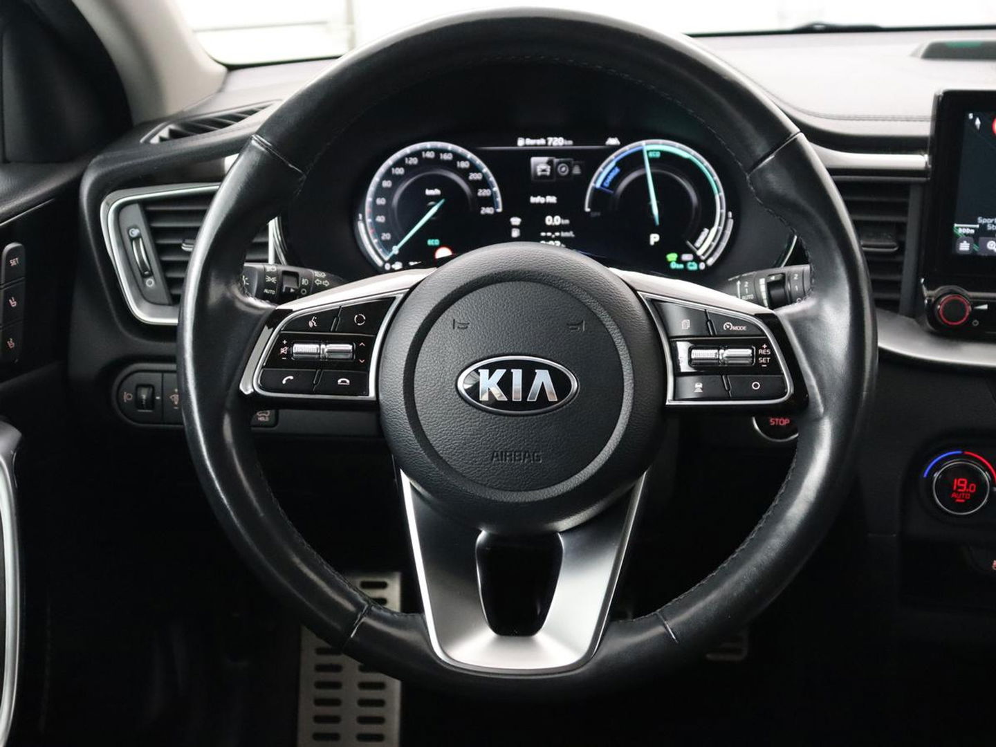 Kia Xceed 1.6 GDI PHEV ExecutiveLine | Schuifdak | Leder | Stoelventilatie | Adaptive cruise | Camera | Stoel & stuurverwarming | Memory | Digital Cockpit | Plug In