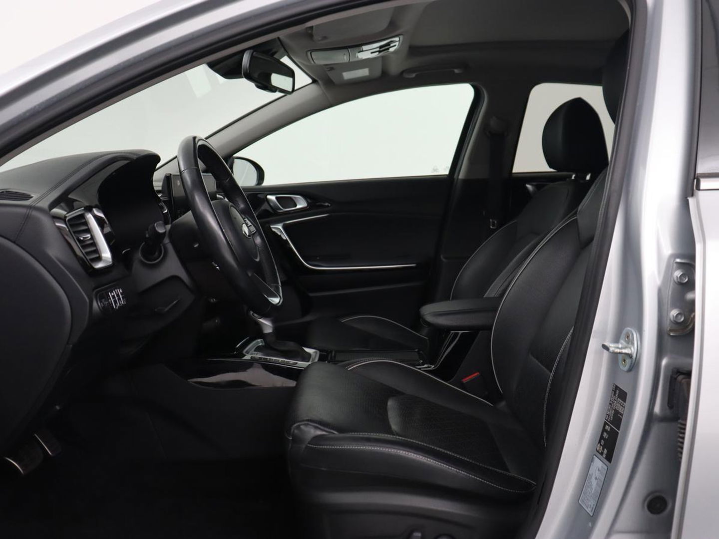 Kia Xceed 1.6 GDI PHEV ExecutiveLine | Schuifdak | Leder | Stoelventilatie | Adaptive cruise | Camera | Stoel & stuurverwarming | Memory | Digital Cockpit | Plug In