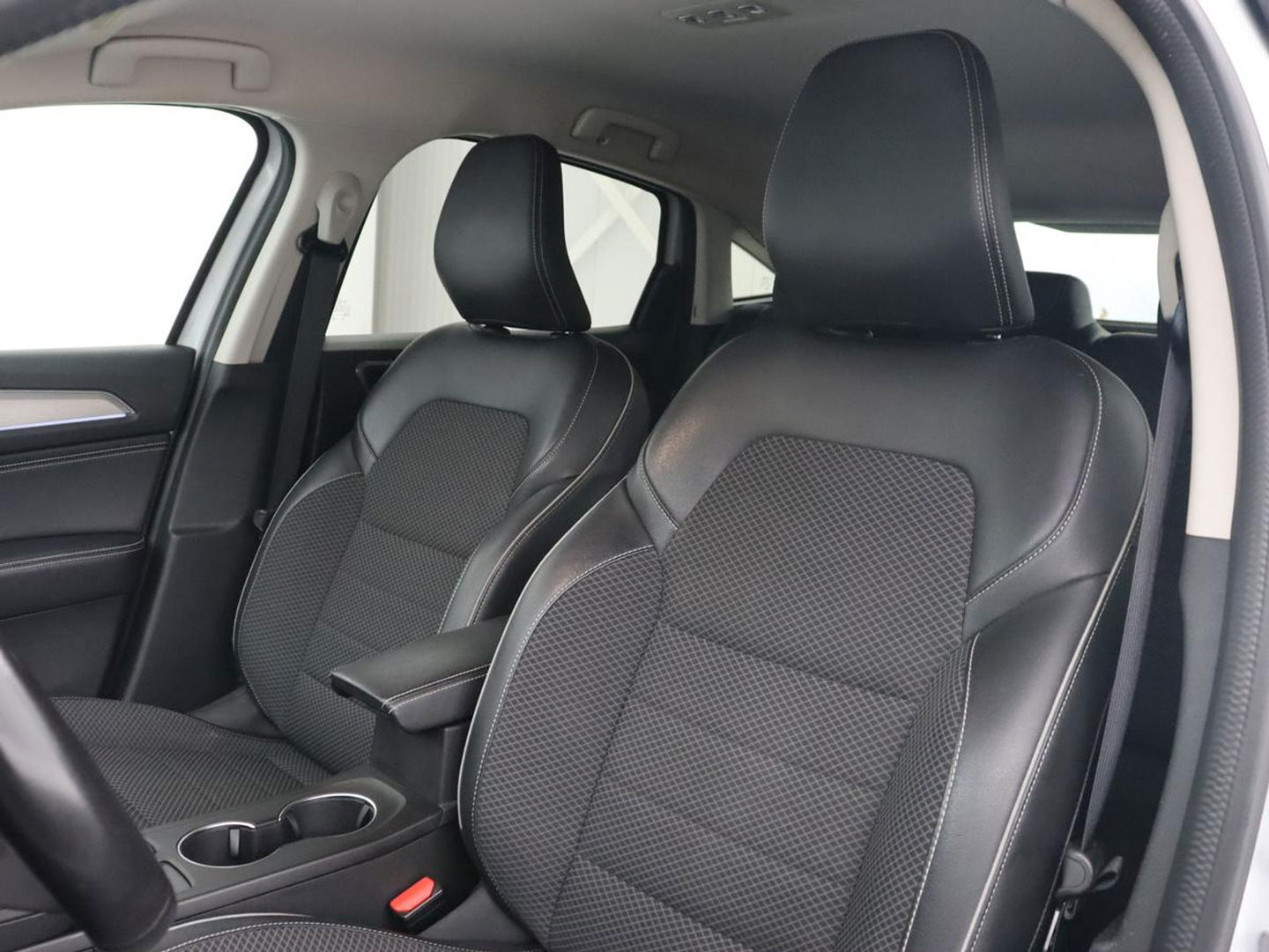 Renault Arkana 1.6 E-Tech Hybrid 145 Intens | Adaptive cruise | Camera | Carplay | Half leder | Navigatie | Keyless | Full LED | 18'' lichtmetalen velgen