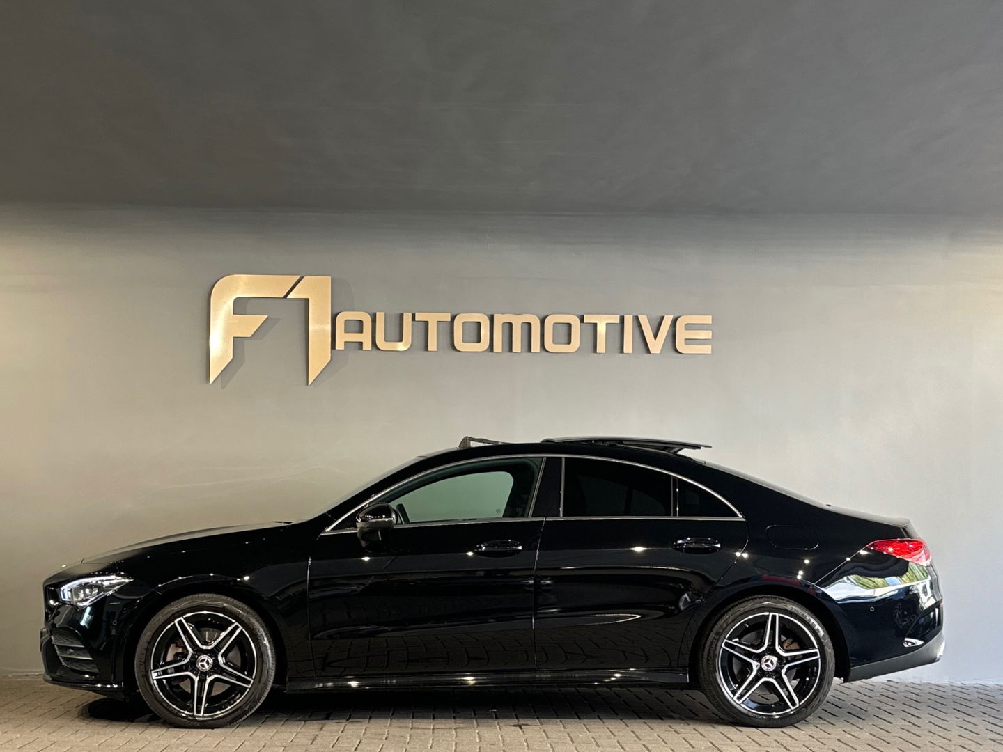 Mercedes-Benz CLA-Klasse 250 e AMG Pano|Sfeer|Camera|Dodehoek