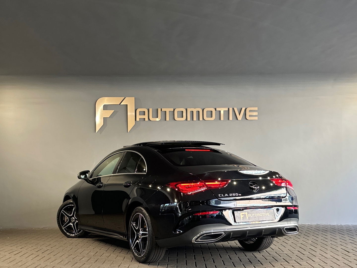 Mercedes-Benz CLA-Klasse 250 e AMG Pano|Sfeer|Camera|Dodehoek