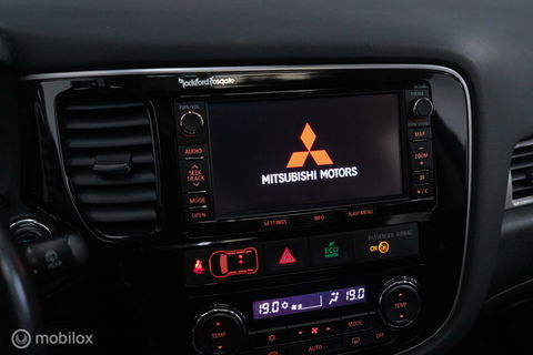 Mitsubishi Outlander 2.0 PHEV Instyle+ | Trekhaak | Leder | Navigatie | hybride | NL auto NAP |