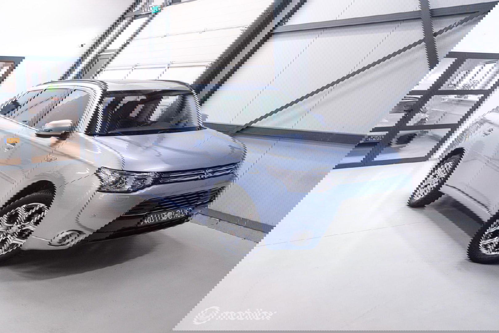 Mitsubishi Outlander 2.0 PHEV Instyle+ | Trekhaak | Leder | Navigatie | hybride | NL auto NAP |