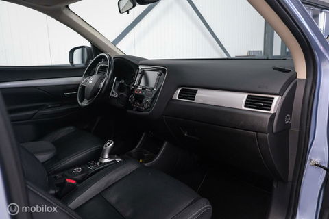 Mitsubishi Outlander 2.0 PHEV Instyle+ | Trekhaak | Leder | Navigatie | hybride | NL auto NAP |