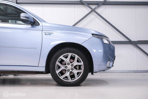 Mitsubishi Outlander 2.0 PHEV Instyle+ | Trekhaak | Leder | Navigatie | hybride | NL auto NAP |