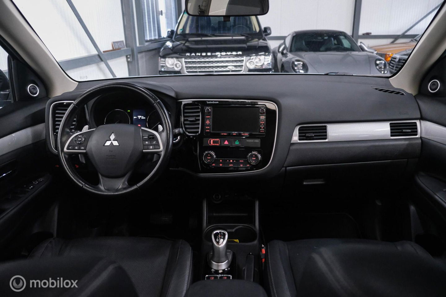 Mitsubishi Outlander 2.0 PHEV Instyle+ | Trekhaak | Leder | Navigatie | hybride | NL auto NAP |
