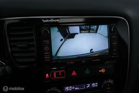 Mitsubishi Outlander 2.0 PHEV Instyle+ | Trekhaak | Leder | Navigatie | hybride | NL auto NAP |