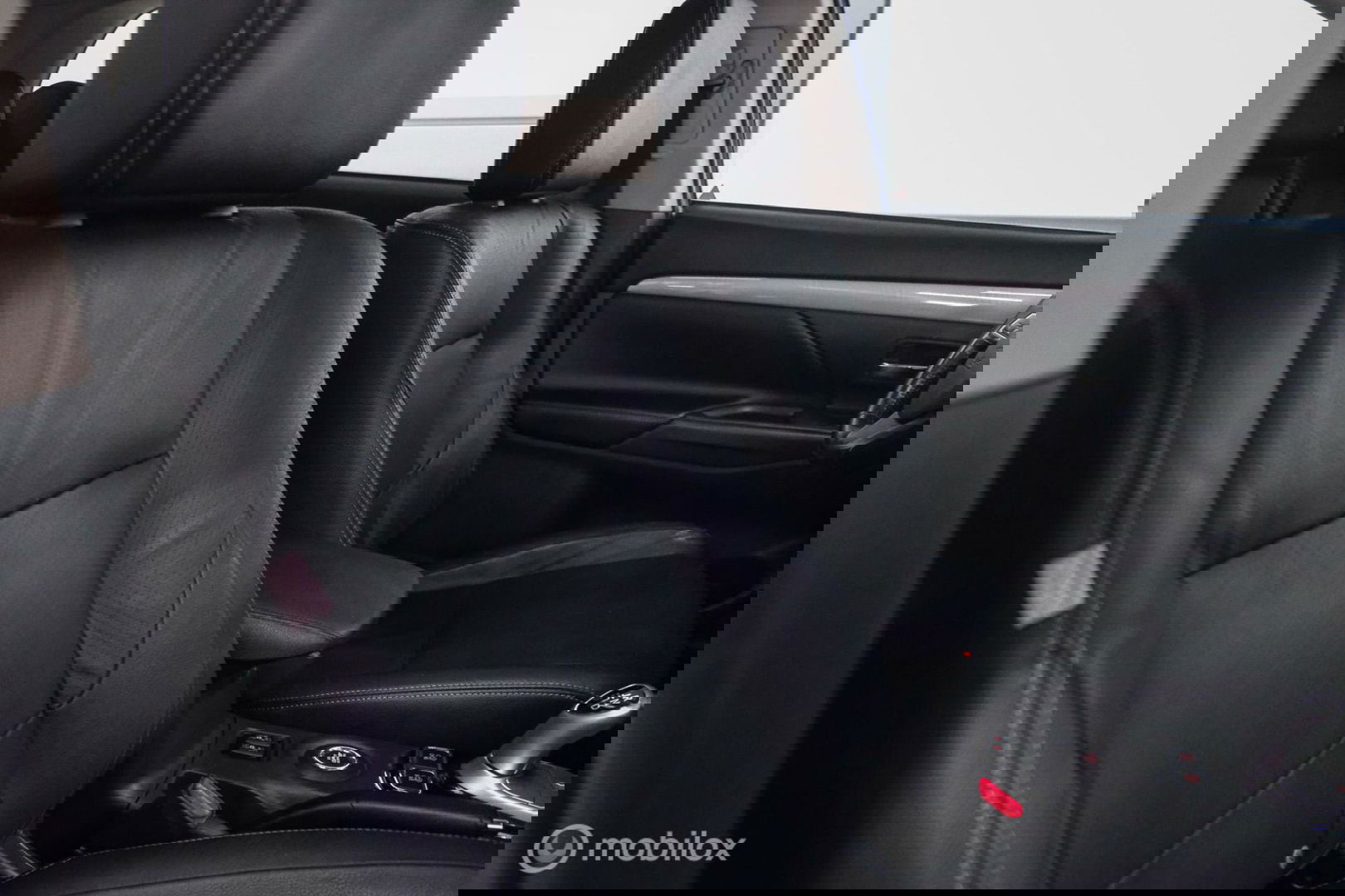 Mitsubishi Outlander 2.0 PHEV Instyle+ | Trekhaak | Leder | Navigatie | hybride | NL auto NAP |