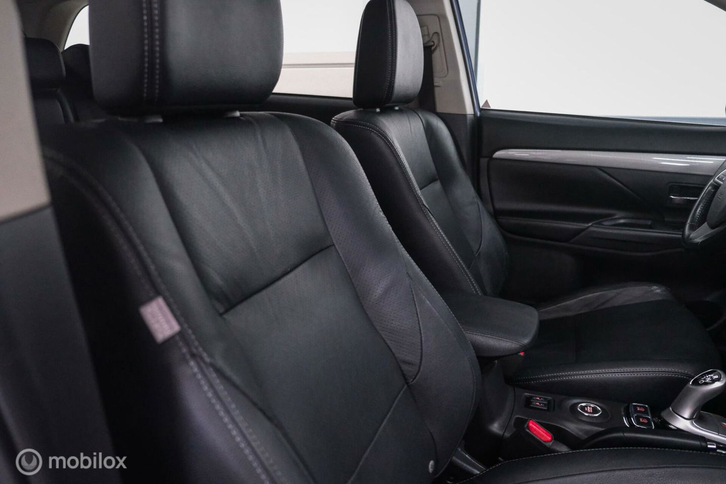 Mitsubishi Outlander 2.0 PHEV Instyle+ | Trekhaak | Leder | Navigatie | hybride | NL auto NAP |