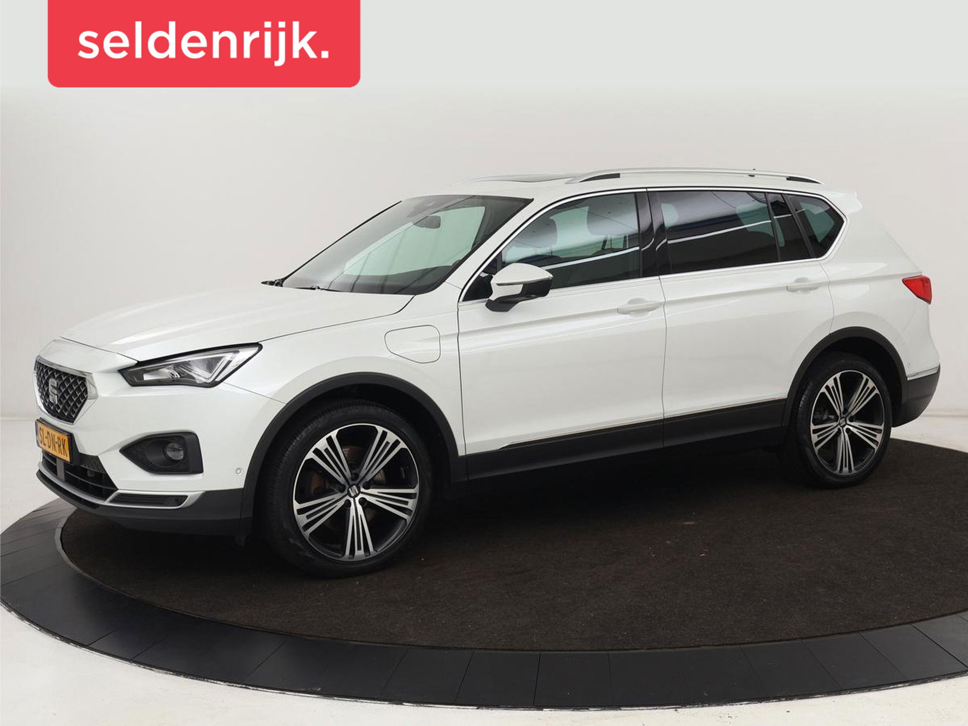 SEAT Tarraco 1.4 TSI e-Hybrid PHEV Xcellence | Panoramadak | Leder | Trekhaak | Stoel & achterbankverwarming | Adaptive cruise | Carplay | Camera | Digital Cockpit | Navigatie | Plug In