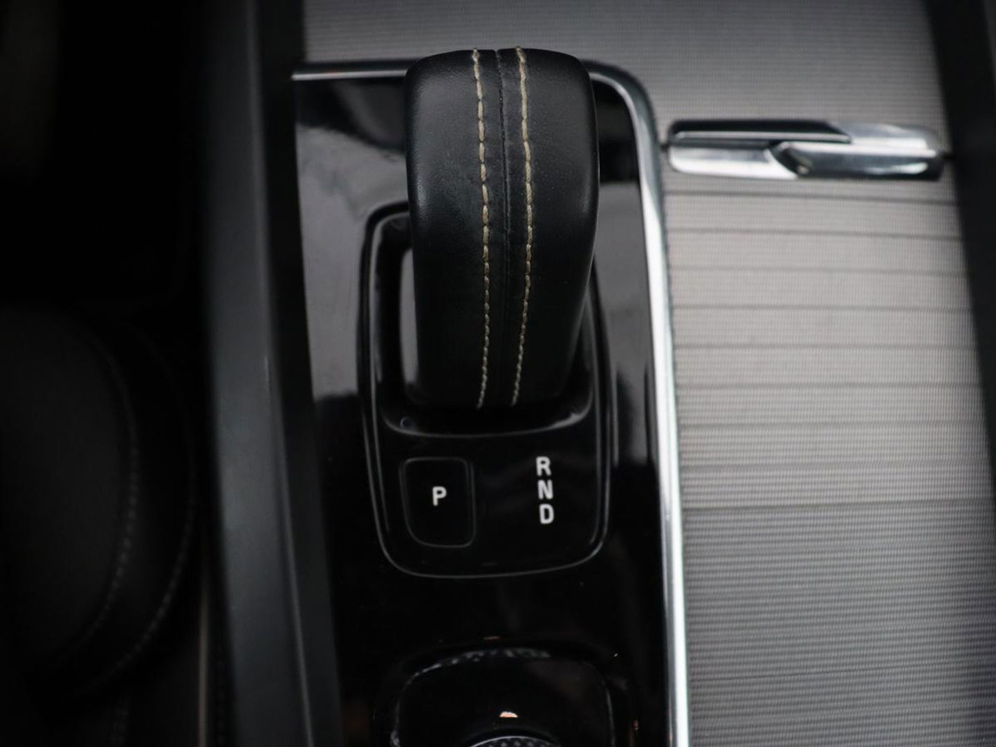 Volvo XC60 2.0 Recharge T8 AWD R Design | Panoramadak | Head-Up | 360 Camera | Stoel & stuurverwarming | Carplay | Keyless | Harman/Kardon | Navigatie | Half leder | Memory | PHEV | Plug In