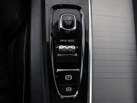Volvo XC60 2.0 Recharge T8 AWD R Design | Panoramadak | Head-Up | 360 Camera | Stoel & stuurverwarming | Carplay | Keyless | Harman/Kardon | Navigatie | Half leder | Memory | PHEV | Plug In