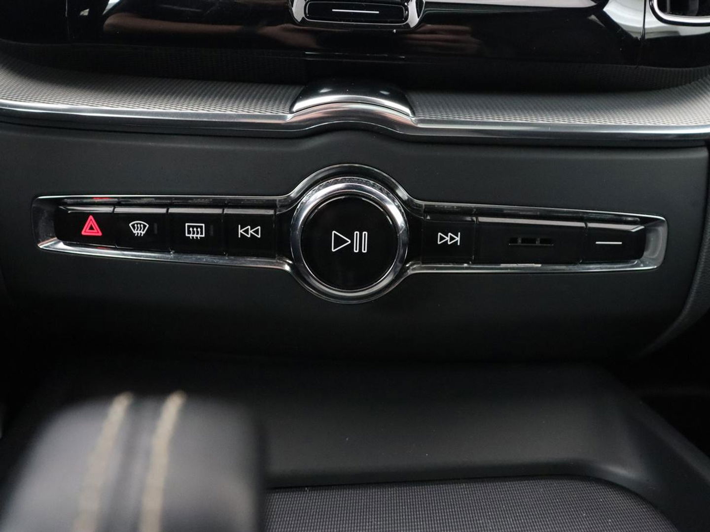 Volvo XC60 2.0 Recharge T8 AWD R Design | Panoramadak | Head-Up | 360 Camera | Stoel & stuurverwarming | Carplay | Keyless | Harman/Kardon | Navigatie | Half leder | Memory | PHEV | Plug In