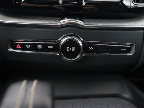 Volvo XC60 2.0 Recharge T8 AWD R Design | Panoramadak | Head-Up | 360 Camera | Stoel & stuurverwarming | Carplay | Keyless | Harman/Kardon | Navigatie | Half leder | Memory | PHEV | Plug In