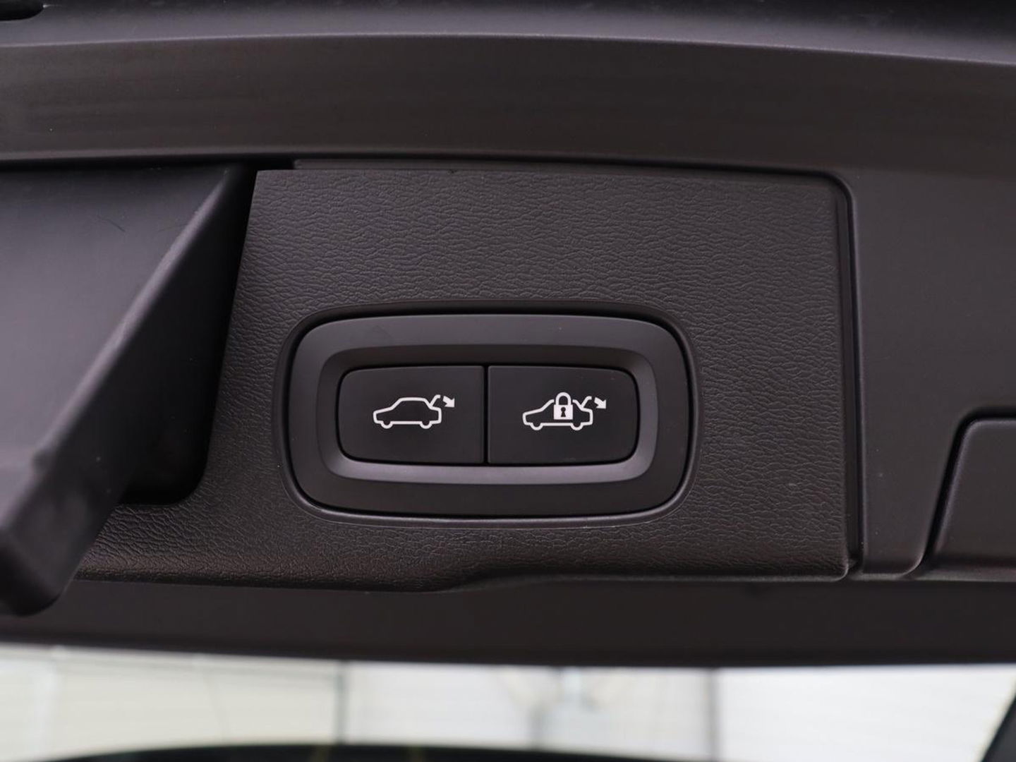 Volvo XC60 2.0 Recharge T8 AWD R Design | Panoramadak | Head-Up | 360 Camera | Stoel & stuurverwarming | Carplay | Keyless | Harman/Kardon | Navigatie | Half leder | Memory | PHEV | Plug In