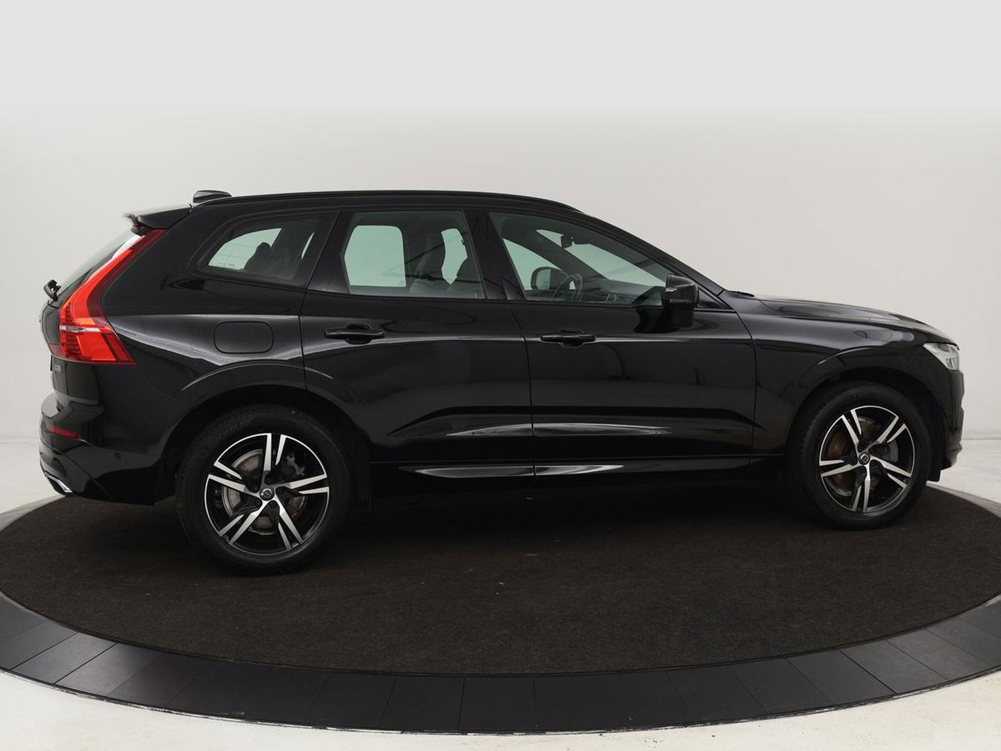 Volvo XC60 2.0 Recharge T8 AWD R Design | Panoramadak | Head-Up | 360 Camera | Stoel & stuurverwarming | Carplay | Keyless | Harman/Kardon | Navigatie | Half leder | Memory | PHEV | Plug In