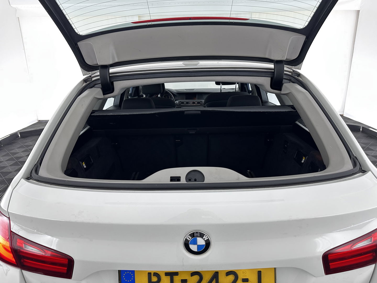 BMW 5 Serie Touring 520d Shadow-line *BI-XENON | NAVI-FULLMAP | HEATED-COMFORTSEATS | ECC | KEYLESS | PDC | CRUISE | 18''ALU*