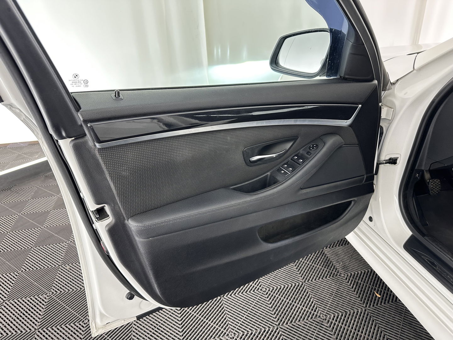 BMW 5 Serie Touring 520d Shadow-line *BI-XENON | NAVI-FULLMAP | HEATED-COMFORTSEATS | ECC | KEYLESS | PDC | CRUISE | 18''ALU*