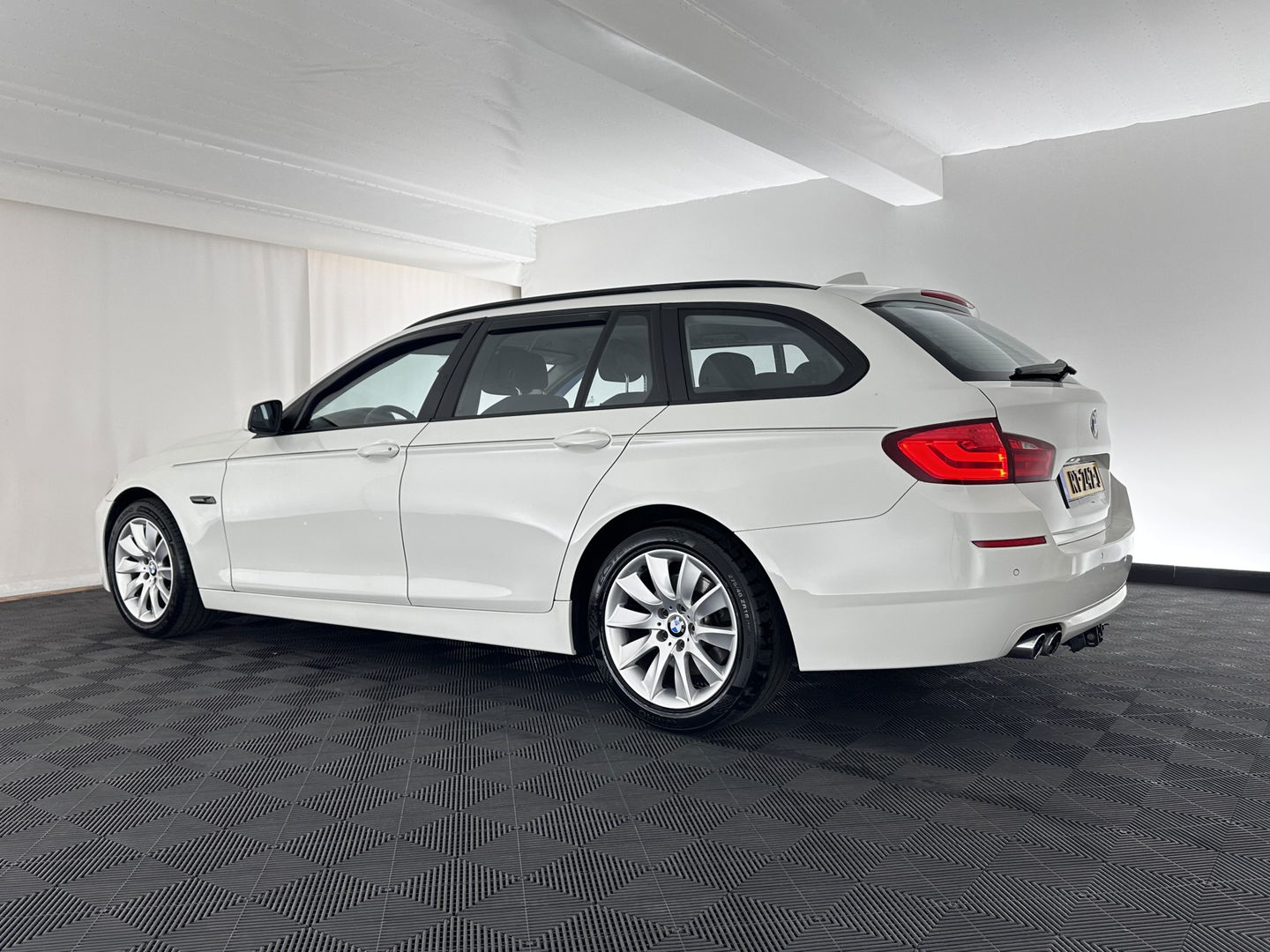 BMW 5 Serie Touring 520d Shadow-line *BI-XENON | NAVI-FULLMAP | HEATED-COMFORTSEATS | ECC | KEYLESS | PDC | CRUISE | 18''ALU*