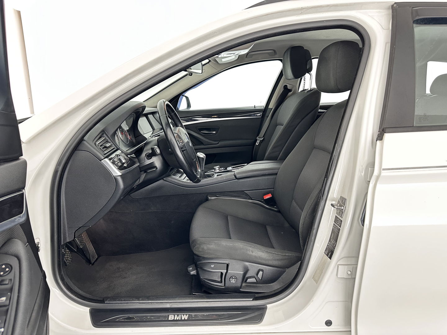 BMW 5 Serie Touring 520d Shadow-line *BI-XENON | NAVI-FULLMAP | HEATED-COMFORTSEATS | ECC | KEYLESS | PDC | CRUISE | 18''ALU*