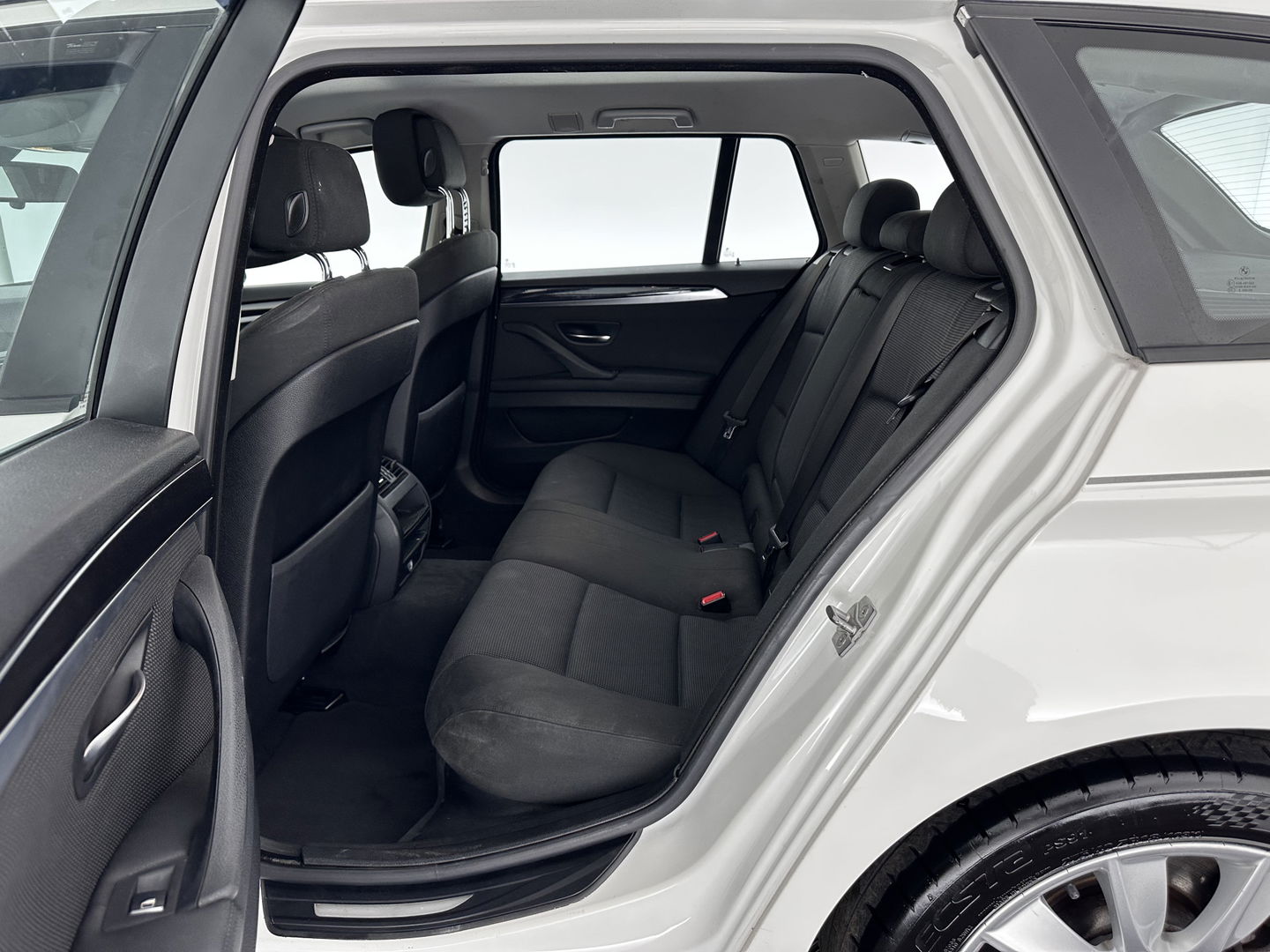 BMW 5 Serie Touring 520d Shadow-line *BI-XENON | NAVI-FULLMAP | HEATED-COMFORTSEATS | ECC | KEYLESS | PDC | CRUISE | 18''ALU*