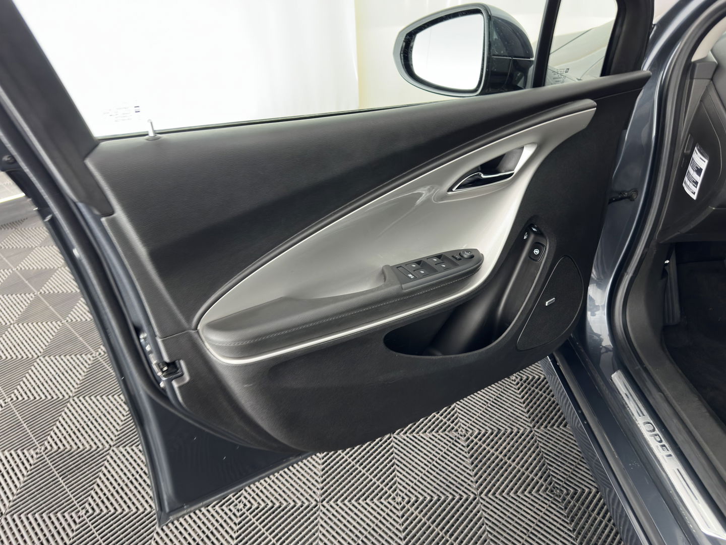 Opel Ampera 1.4 Aut. *NAVI-FULLMAP | LUXURY-LEATHER | BOSE-AUDIO | KEYLESS | CAMERA | DAB | ECC | PDC | CRUISE | DIGI-COCKPIT | HEATED-COMFORTSEATS | 17''ALU*