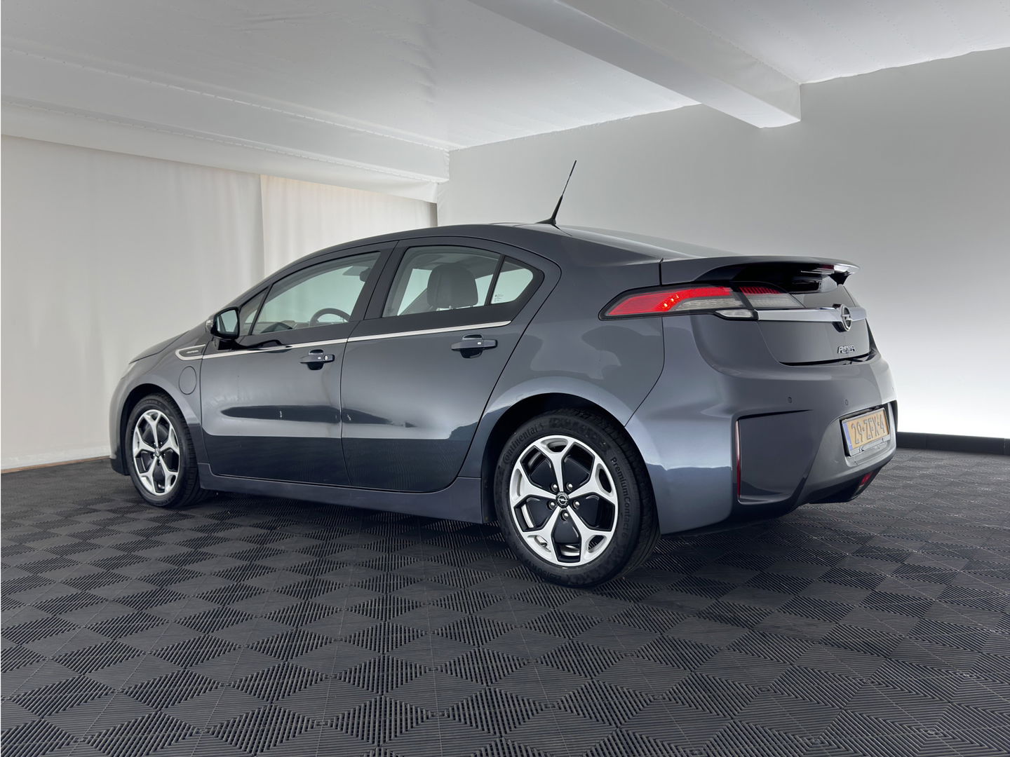 Opel Ampera 1.4 Aut. *NAVI-FULLMAP | LUXURY-LEATHER | BOSE-AUDIO | KEYLESS | CAMERA | DAB | ECC | PDC | CRUISE | DIGI-COCKPIT | HEATED-COMFORTSEATS | 17''ALU*