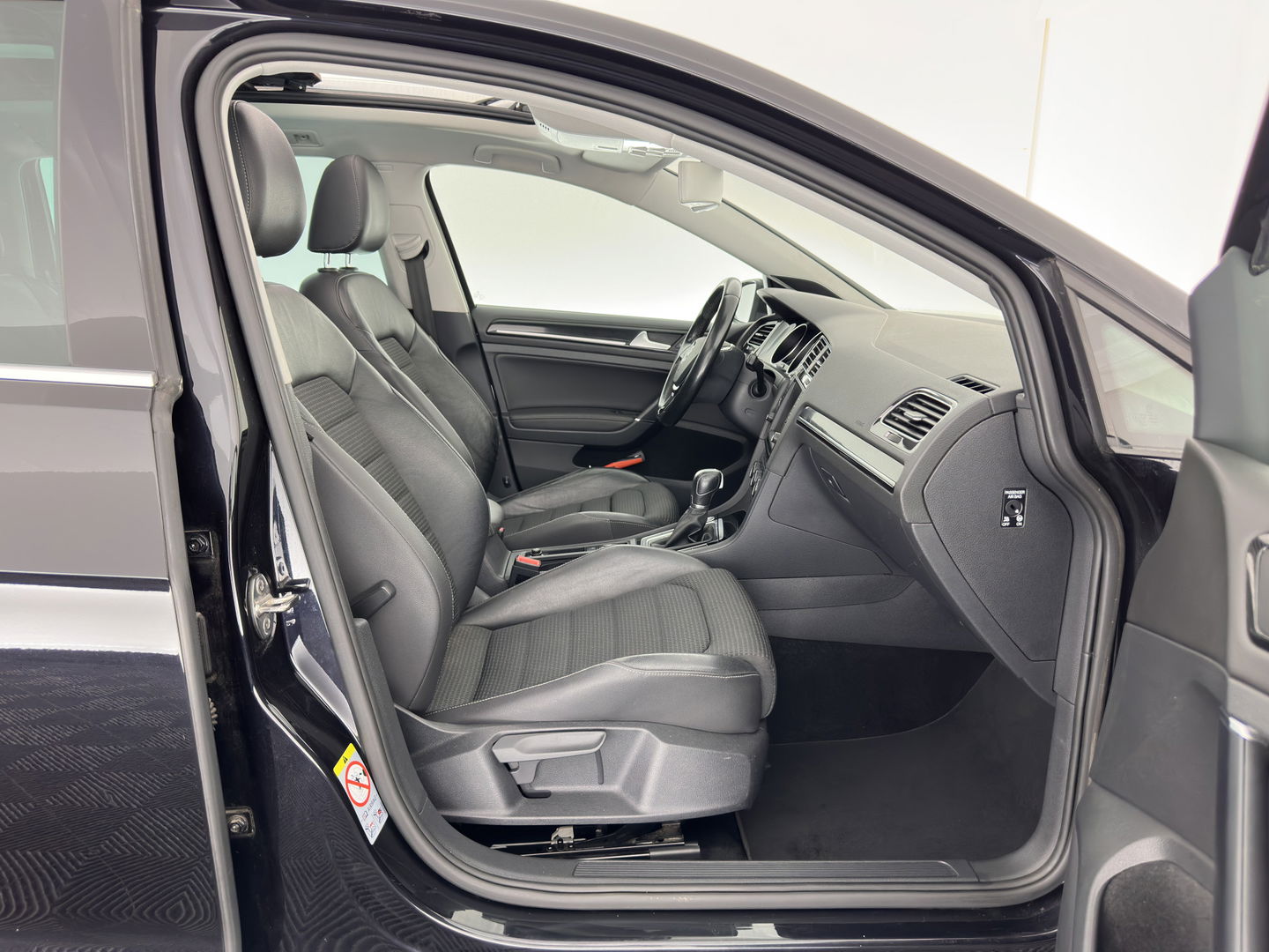 Volkswagen GOLF Variant 1.4 TSI Highline Aut. *PANO | ADAPTIVE-CRUISE | LEATHER-FABRIC | XENON | DYNAUDIO-SOUND | KEYLESS | NAVI-FULLMAP | HEATED-ERGONOMIC-SPORTSEATS | ECC | PRIVACY-GLASS | PARKPILOT | 17''ALU*
