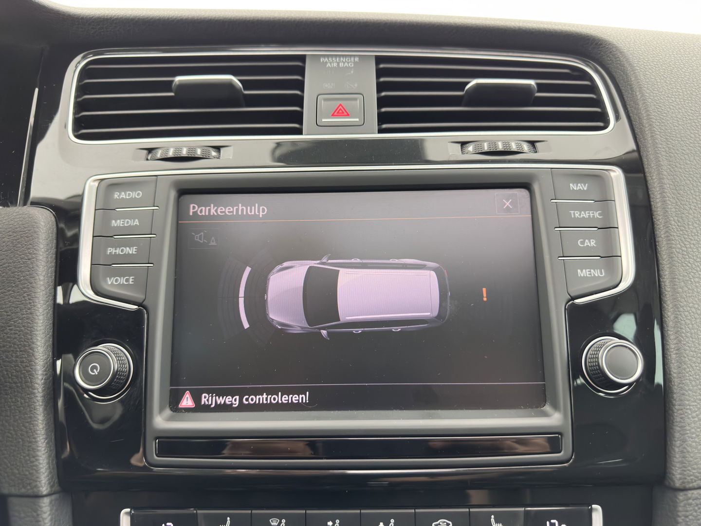 Volkswagen GOLF Variant 1.4 TSI Highline Aut. *PANO | ADAPTIVE-CRUISE | LEATHER-FABRIC | XENON | DYNAUDIO-SOUND | KEYLESS | NAVI-FULLMAP | HEATED-ERGONOMIC-SPORTSEATS | ECC | PRIVACY-GLASS | PARKPILOT | 17''ALU*