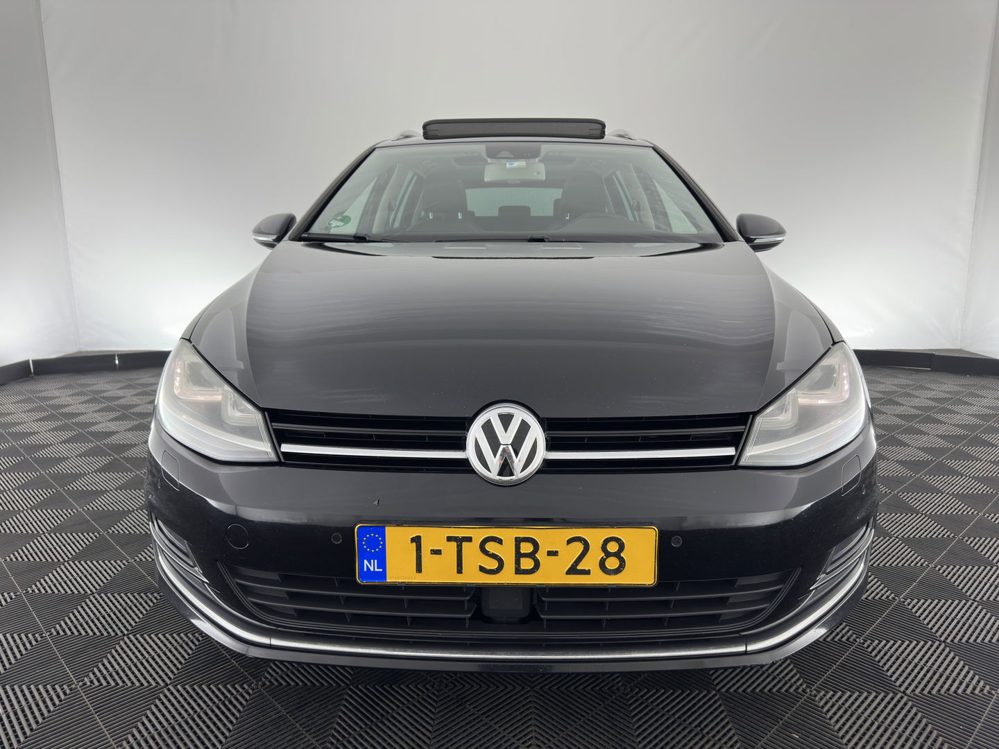 Volkswagen GOLF Variant 1.4 TSI Highline Aut. *PANO | ADAPTIVE-CRUISE | LEATHER-FABRIC | XENON | DYNAUDIO-SOUND | KEYLESS | NAVI-FULLMAP | HEATED-ERGONOMIC-SPORTSEATS | ECC | PRIVACY-GLASS | PARKPILOT | 17''ALU*