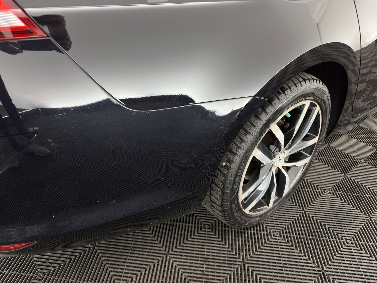 Volkswagen GOLF Variant 1.4 TSI Highline Aut. *PANO | ADAPTIVE-CRUISE | LEATHER-FABRIC | XENON | DYNAUDIO-SOUND | KEYLESS | NAVI-FULLMAP | HEATED-ERGONOMIC-SPORTSEATS | ECC | PRIVACY-GLASS | PARKPILOT | 17''ALU*