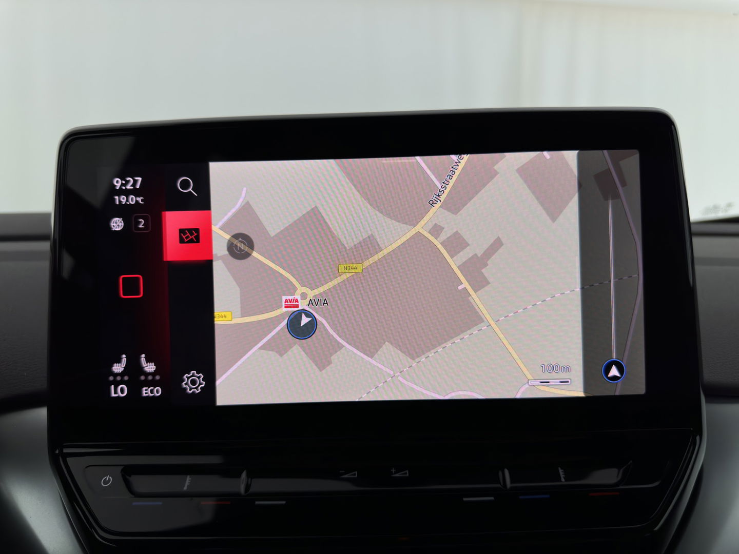 Volkswagen ID.4 First 77 kWh [ 3-Fase ] (INCL-BTW) *HEAT-PUMP | LEATHER-MICROFIBRE | FULL-LED | HEATED-COMFORTSEATS | DIGI-COCKPIT | AMBIENT-LIGHT | NAVI-FULLMAP | ECC | PDC | TOWBAR | PRIVACY-GLASS | CRUISE | CAMERA | CARPLAY | 20