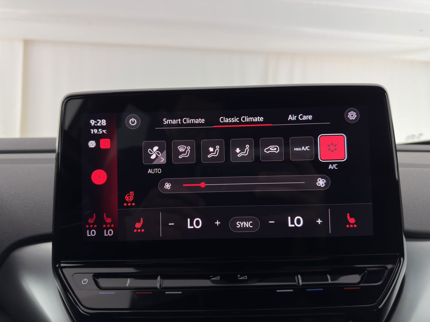Volkswagen ID.4 First 77 kWh [ 3-Fase ] (INCL-BTW) *HEAT-PUMP | LEATHER-MICROFIBRE | FULL-LED | HEATED-COMFORTSEATS | DIGI-COCKPIT | AMBIENT-LIGHT | NAVI-FULLMAP | ECC | PDC | TOWBAR | PRIVACY-GLASS | CRUISE | CAMERA | CARPLAY | 20
