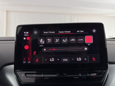 Volkswagen ID.4 First 77 kWh [ 3-Fase ] (INCL-BTW) *HEAT-PUMP | LEATHER-MICROFIBRE | FULL-LED | HEATED-COMFORTSEATS | DIGI-COCKPIT | AMBIENT-LIGHT | NAVI-FULLMAP | ECC | PDC | TOWBAR | PRIVACY-GLASS | CRUISE | CAMERA | CARPLAY | 20
