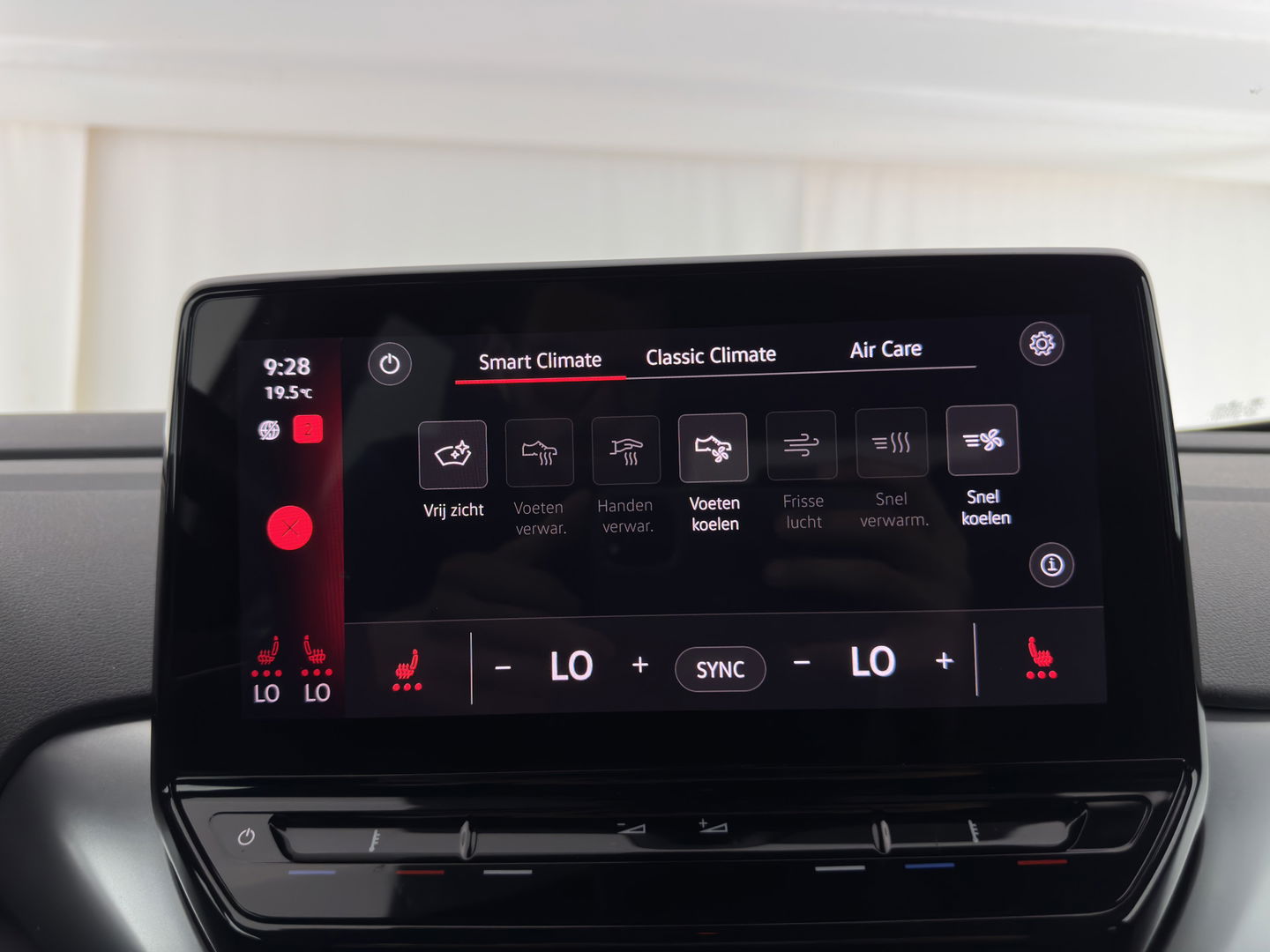 Volkswagen ID.4 First 77 kWh [ 3-Fase ] (INCL-BTW) *HEAT-PUMP | LEATHER-MICROFIBRE | FULL-LED | HEATED-COMFORTSEATS | DIGI-COCKPIT | AMBIENT-LIGHT | NAVI-FULLMAP | ECC | PDC | TOWBAR | PRIVACY-GLASS | CRUISE | CAMERA | CARPLAY | 20