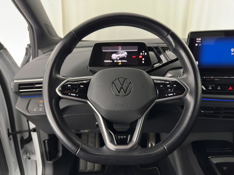 Volkswagen ID.4 First 77 kWh [ 3-Fase ] (INCL-BTW) *HEAT-PUMP | LEATHER-MICROFIBRE | FULL-LED | HEATED-COMFORTSEATS | DIGI-COCKPIT | AMBIENT-LIGHT | NAVI-FULLMAP | ECC | PDC | TOWBAR | PRIVACY-GLASS | CRUISE | CAMERA | CARPLAY | 20